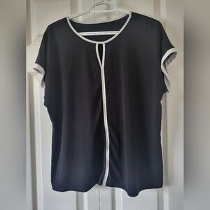 Suzy Shier Black & White Blouse